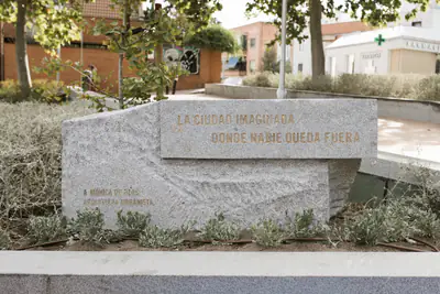 La placa y el monolito, foto 9 de 123